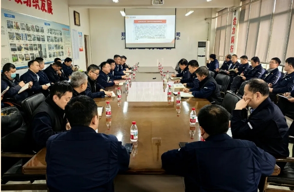 12月31日，鄭紡機黨委書記、董事長、總經理呂宏斌深入生產制 